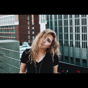 Meet your Posher, Alyssa